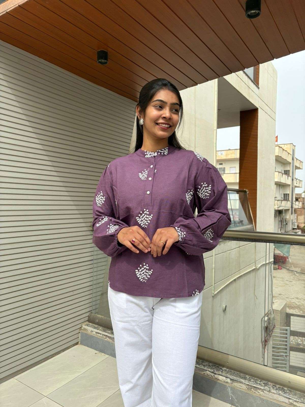 Cotton linen embroidered top