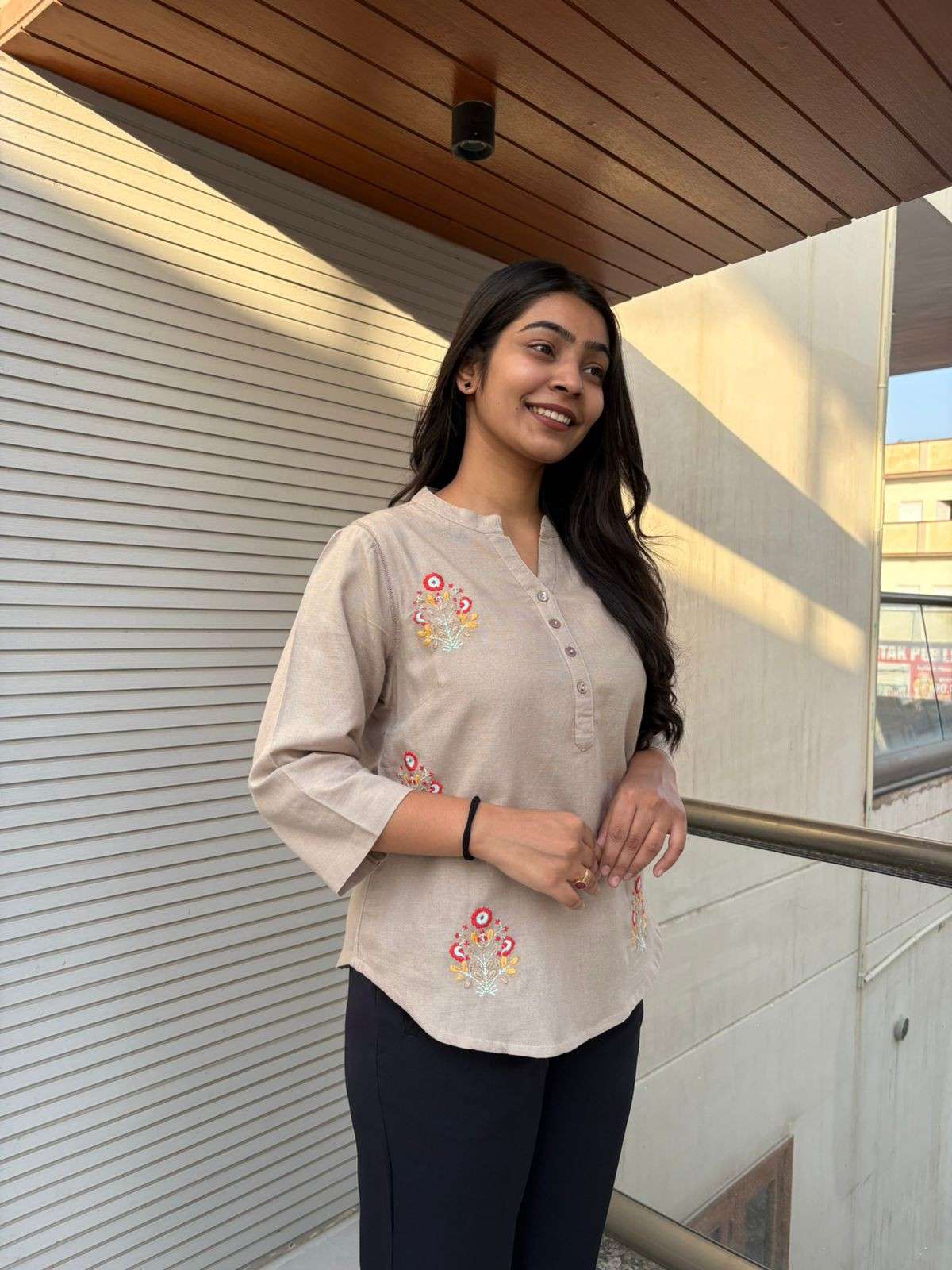 Embroidered solid linen Top