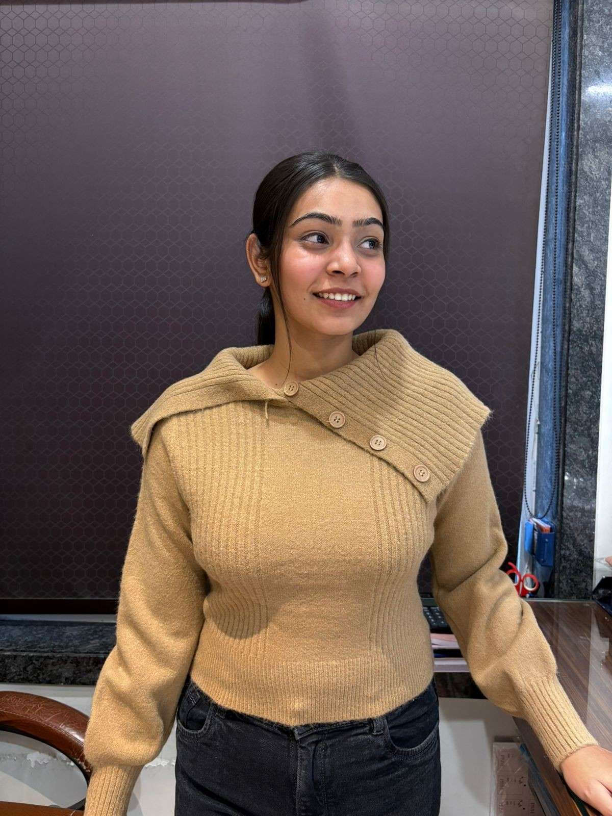 Woolen broad collared top